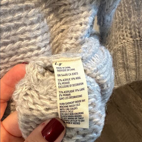 American Eagle Large Y2K Light Gray Wool/Mohair-Blend Open Knit V-Neck Sweater - Picture 8 of 9